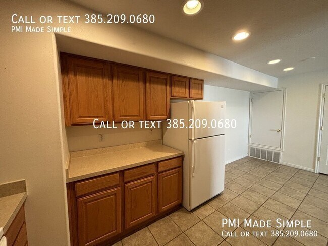 Building Photo - 3371 E Ridge Rte Rd