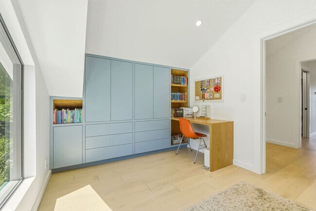 Building Photo - Beautifully Remodeled 4BR + Office Mill Valley Home — Furnished, Private 3/4-Acre Setting, Walk t...