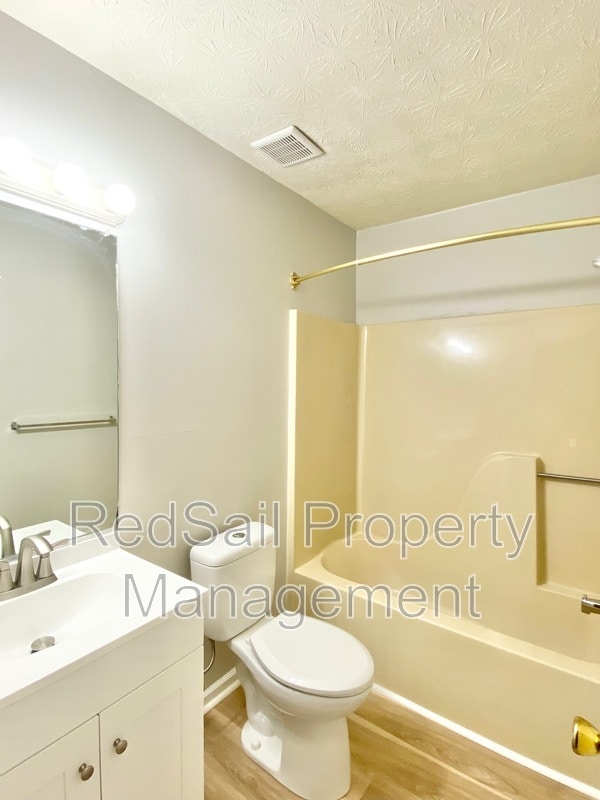 Building Photo - 8 Terri Sue Ct