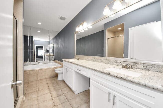 Building Photo - 2874 Holly Hall St