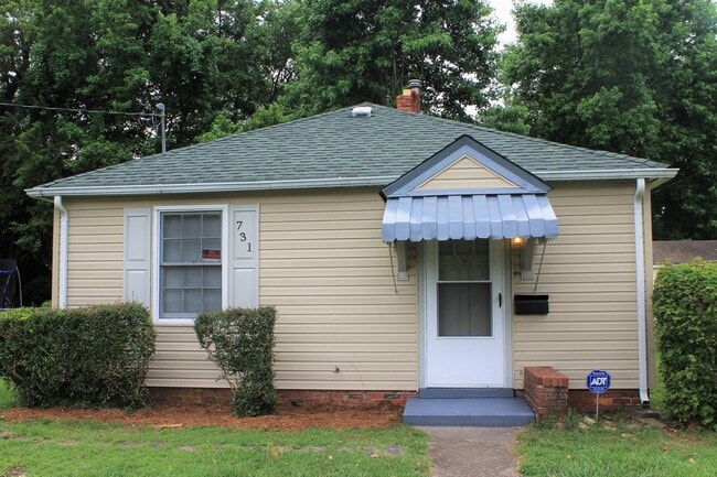 Building Photo - Updated 3 Bed and 1 Bath