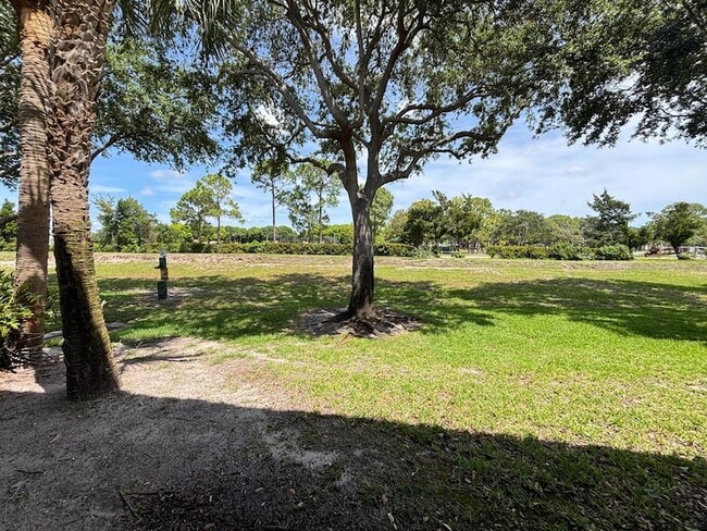 Building Photo - 3080 Grandiflora Dr