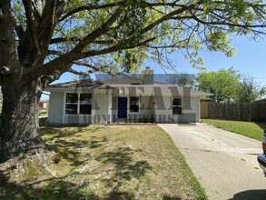 Building Photo - 4 Bedroom 2 Bathroom home for rent!
