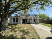 Building Photo - 4 Bedroom 2 Bathroom home for rent!