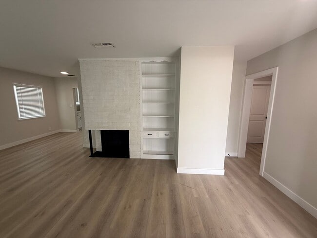 Building Photo - Newly remodeled 3 bedroom 2 bath