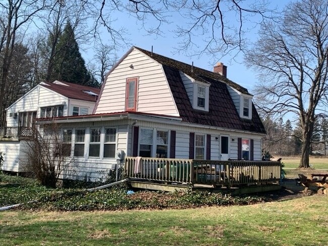 Building Photo - 8424 E Lake Rd