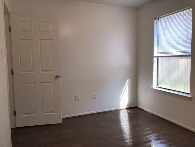 Building Photo - 3705 Choctaw St