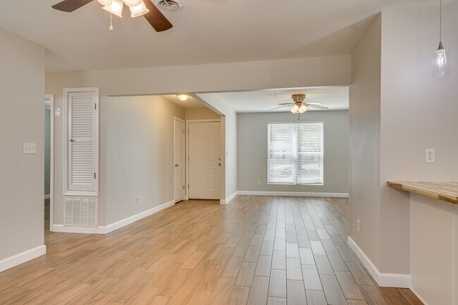 Building Photo - 247 Merion Ct