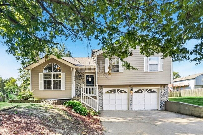 Building Photo - 409 SE Onyx Cir