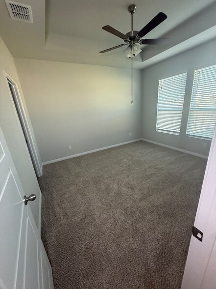 Building Photo - 194 Nespral Dr