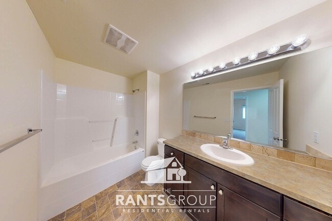 Building Photo - 5-Bedroom Home in Eagle Court with Easy I-...
