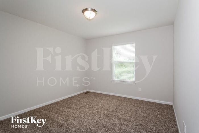 Building Photo - 726 Winding Bluffs Dr