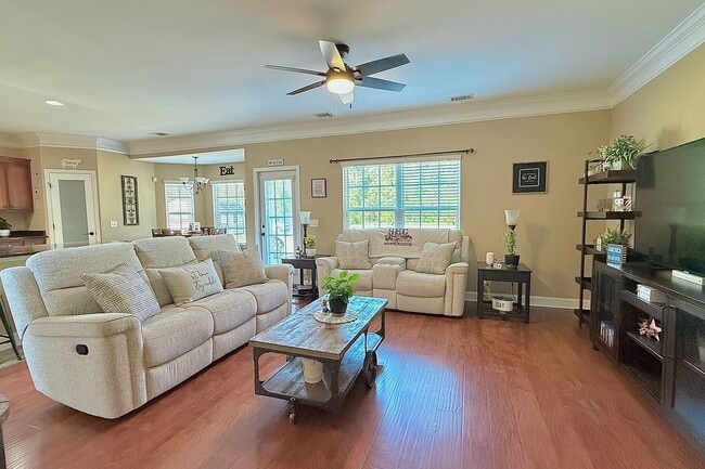 Building Photo - 470 Briarcrest Dr NE