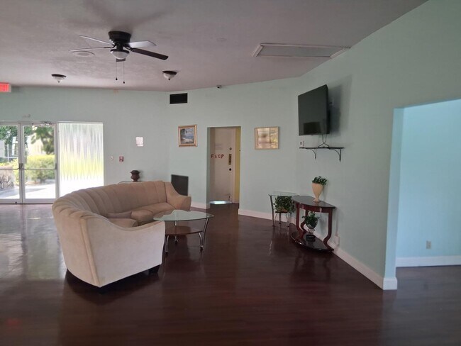 Building Photo - 2100 Springdale Blvd