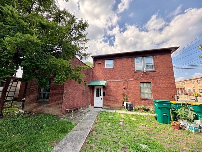 Primary Photo - 2 Bedroom 1 Bathroom in Lebanon!