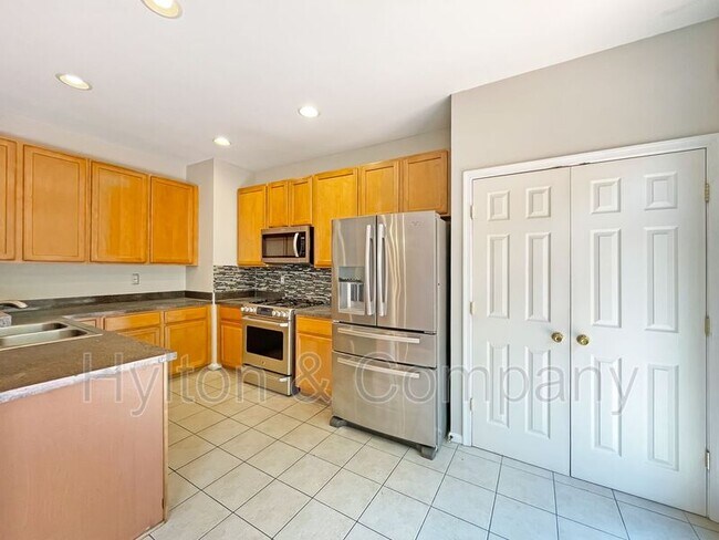 Building Photo - 15716 Palermo Terrace