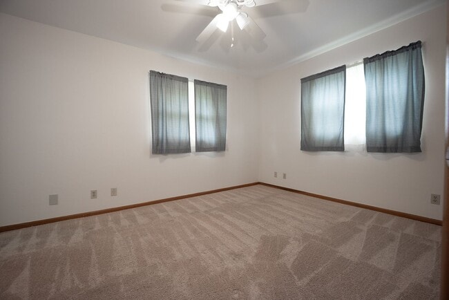 Building Photo - 3BR/2BA Mobile Home with 2 Acres in Weirsdale