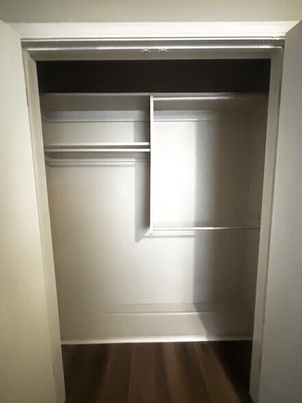 Building Photo - 309 W Vandament Ave