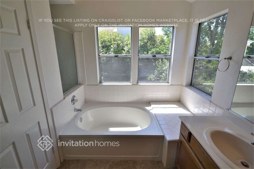 Building Photo - 4008 Tawny Meadow Way