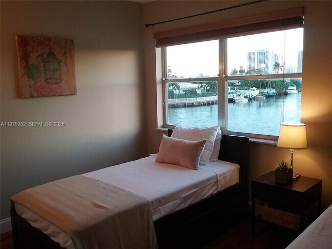 Building Photo - 401 Golden Isles Dr