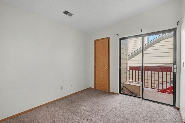 Building Photo - Charming Top-Floor Studio in Aurora with Private Patio & In-Unit Laundry