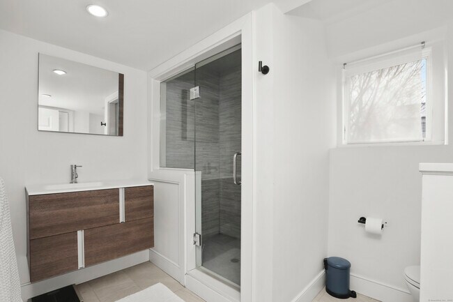 Building Photo - 6 Meadowbank Rd