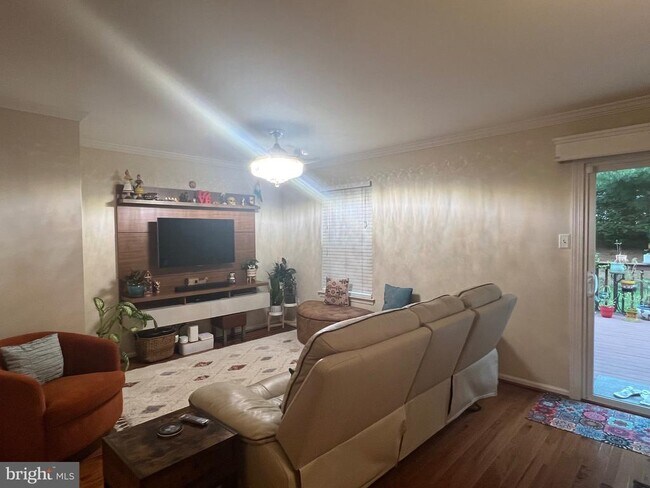 Building Photo - 202 Essex Ct