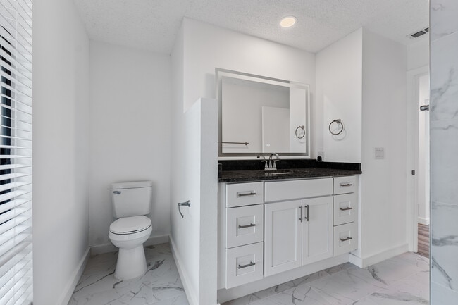Building Photo - 886 Quail Run