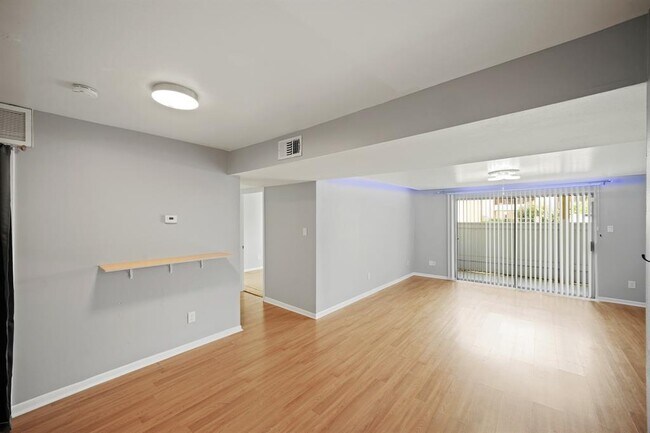 Building Photo - 8517 Hearth Dr