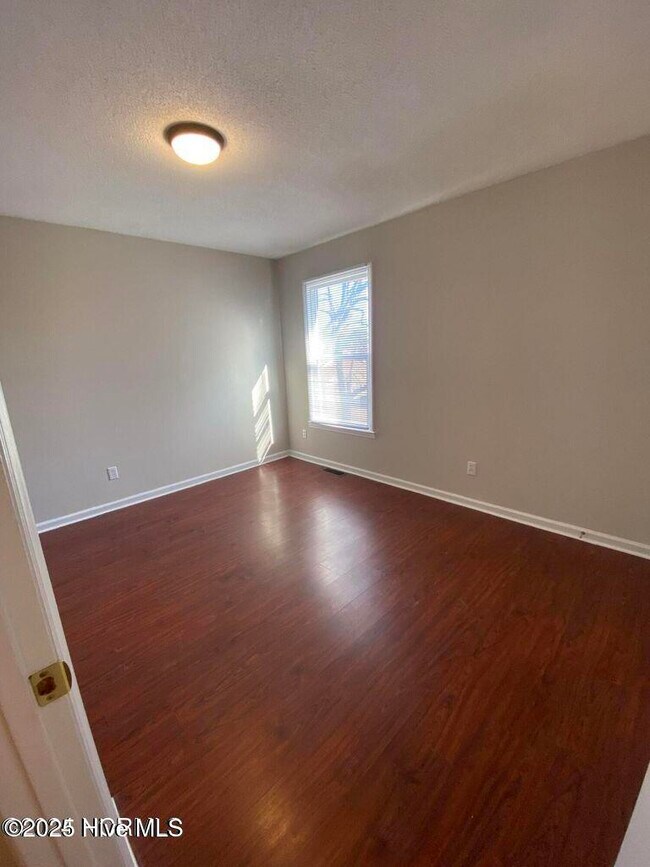 Building Photo - 102 Shiloh Dr