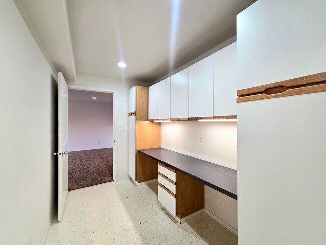 Building Photo - Grandiose Home on 1 Acre -- in East Wenatchee for Rent!! **5 Bed, 3 Bath**