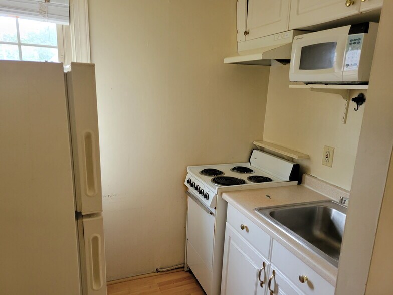 Building Photo - 320 N Penn St