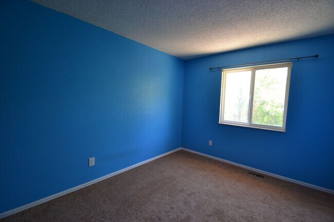 Building Photo - Westside 4 Bedroom with AC!