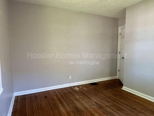 Building Photo - 932 N Leland Ave