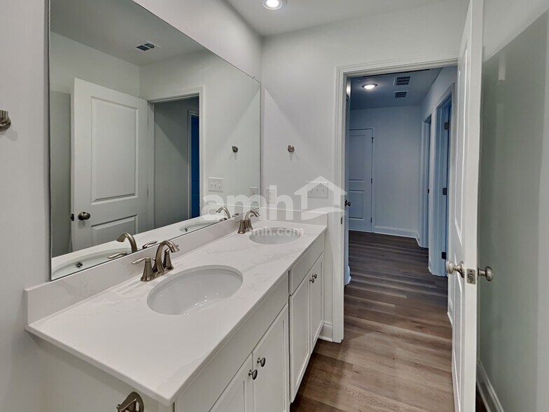 Building Photo - 216 Gershon Wy