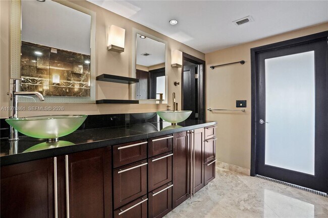 Building Photo - 1151 N Fort Lauderdale Beach Blvd