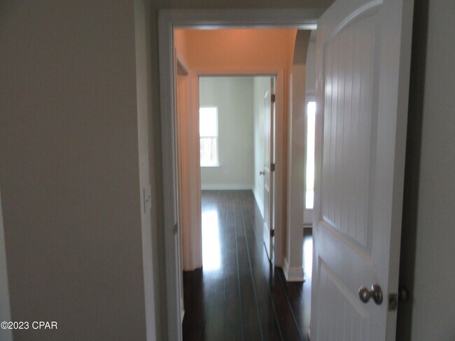 Building Photo - 105 N Shoreview Dr.