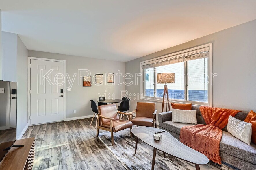 Primary Photo - 2445 Lawrence St