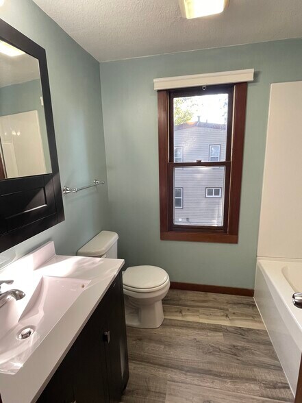 Building Photo - 1686 La Mar Dr