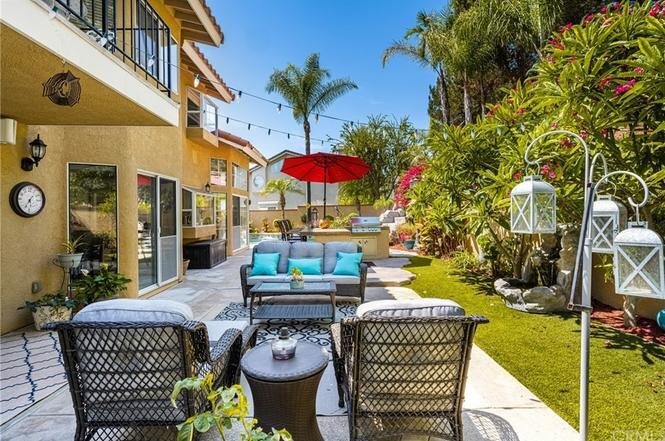 Building Photo - 5860 Vista Del Mar