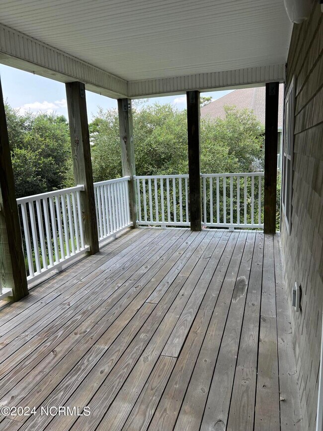 Building Photo - 200 Lighthouse Ln