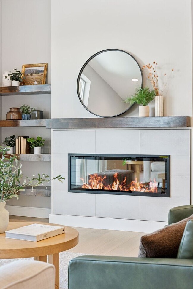 Building Photo - New Charming Berthoud Home with Modern Com...