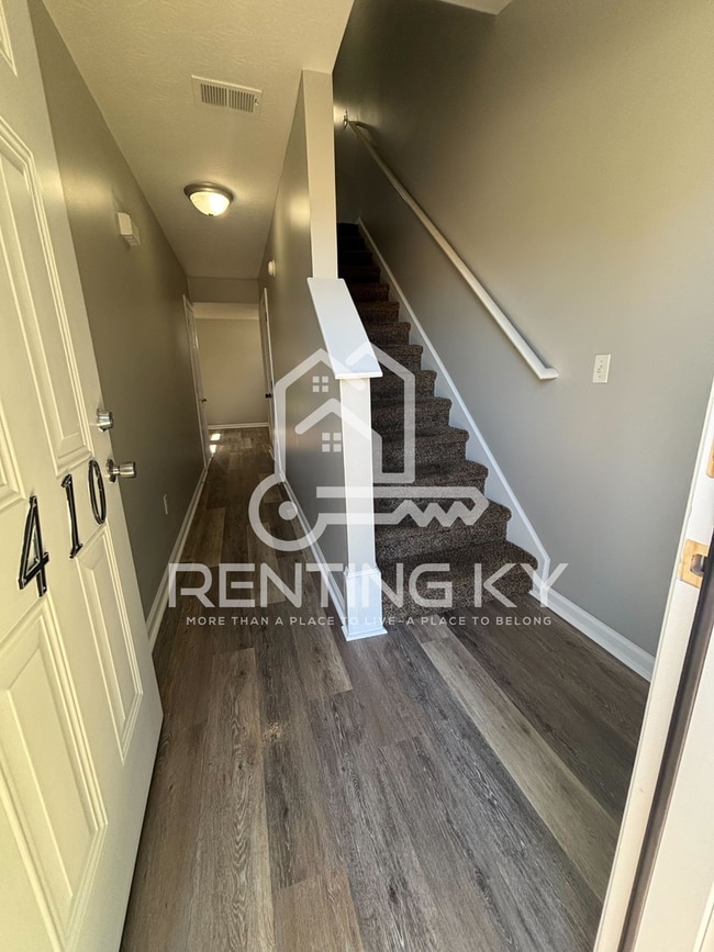 Building Photo - Newly Renovated 2-Bed, 1.5-Bath Townhome!