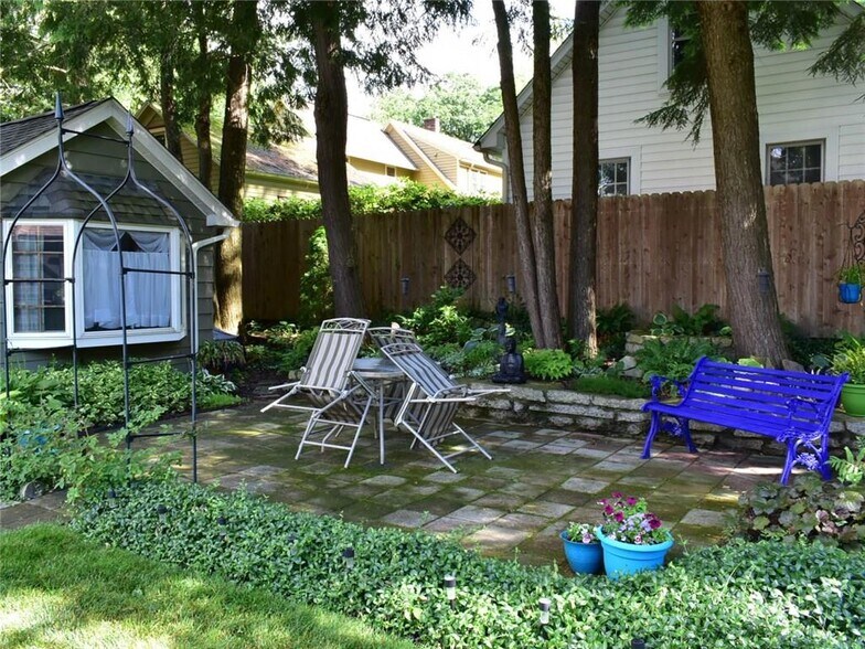 Building Photo - 351 Ravine St