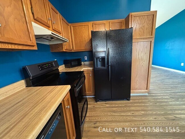 Building Photo - 3615 Ellen Dr