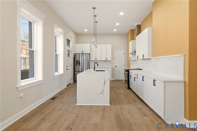 Building Photo - 316 W Clay St