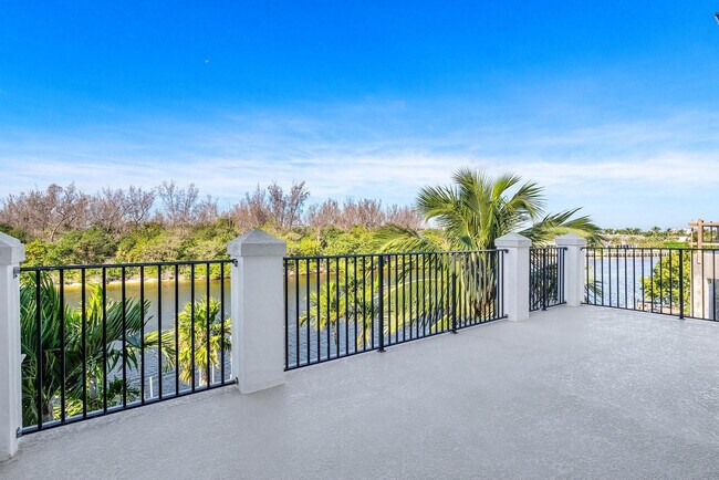 Building Photo - 549 NE 19th Ave