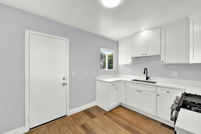 Building Photo - Great 2 Bed 1 Bath House in Vallejo -- AVA...
