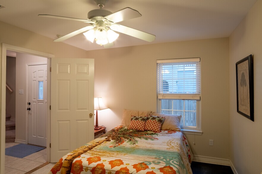 Building Photo - 13969 Ports O Call Dr