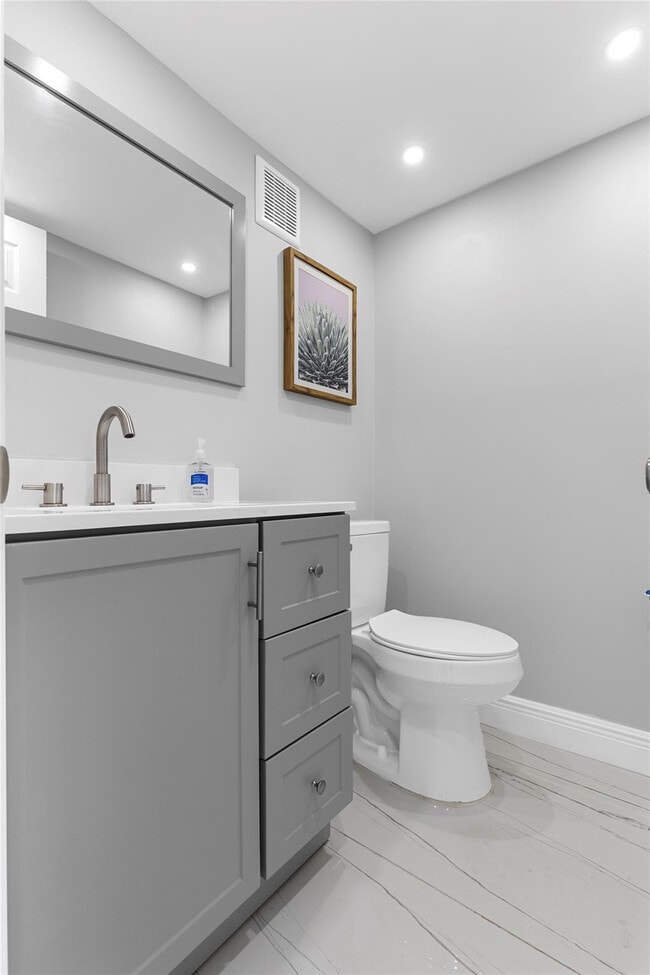 Building Photo - 5925 SW 36th Ct